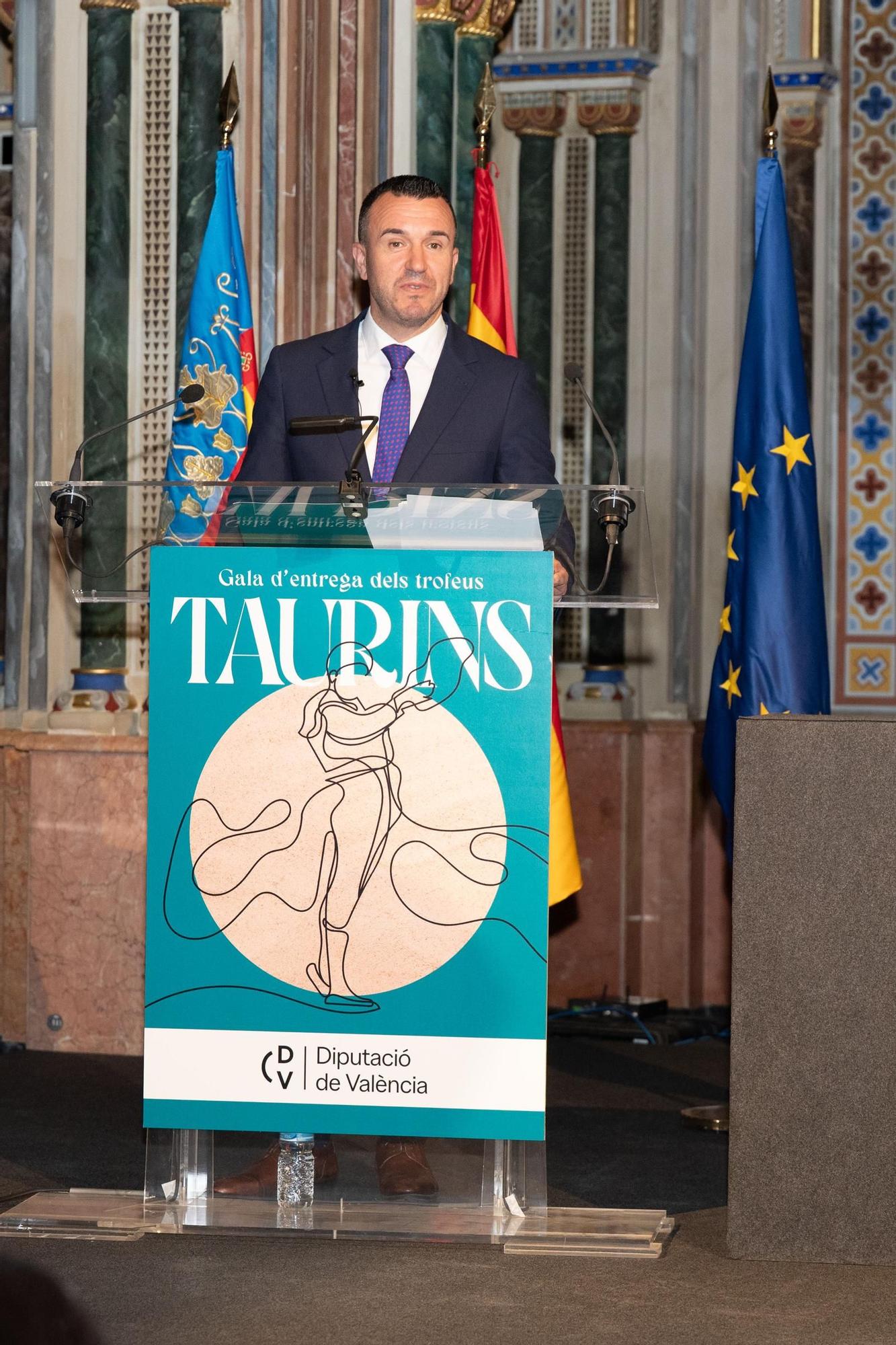 La gala de los premios taurinos de la Diputación de Valencia con Roca Rey, en imágenes