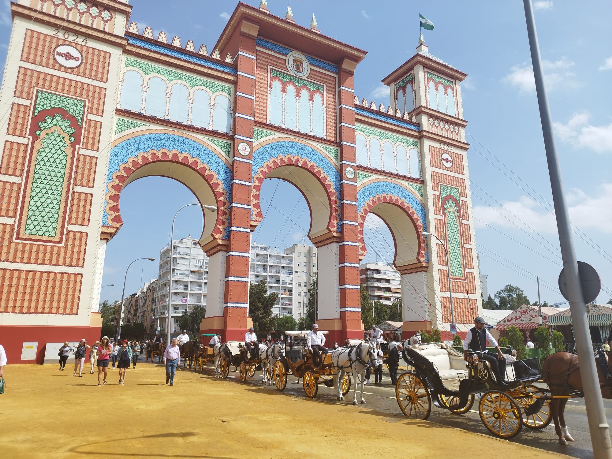 FOTOS | Las imágenes del viernes de Feria en Sevilla