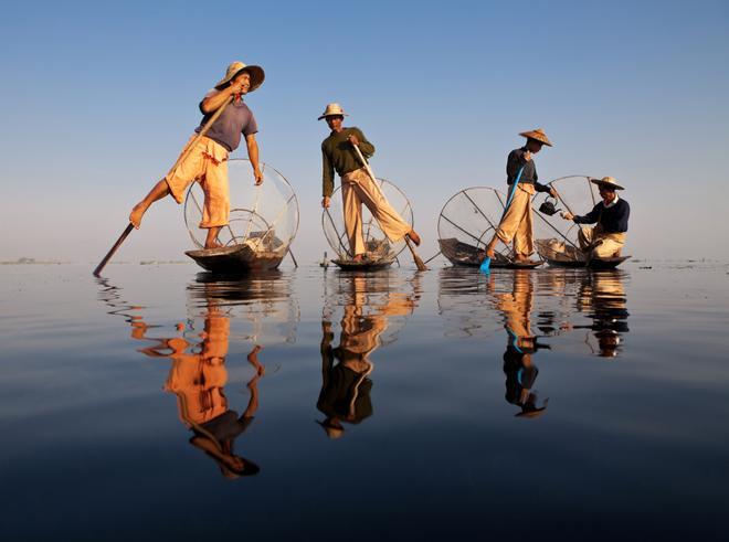 Pescadores equilibristas lago Inle Expedición VIAJAR Myanmar