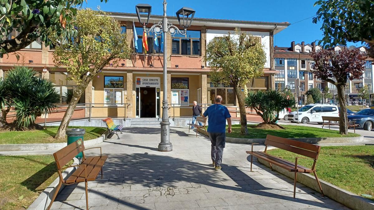 Plaza del Ayuntamiento de Llanera, en Posada.