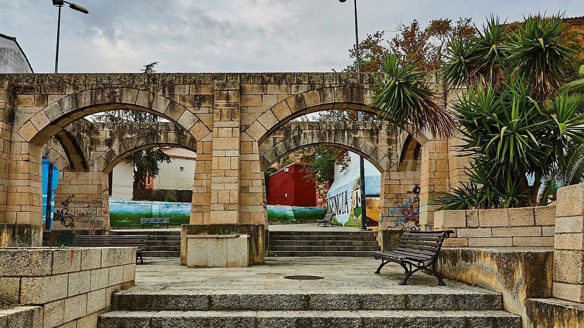 Plaza de Plasencia donde se producen botellones, trapicheo y peleas, según sus vecinos.