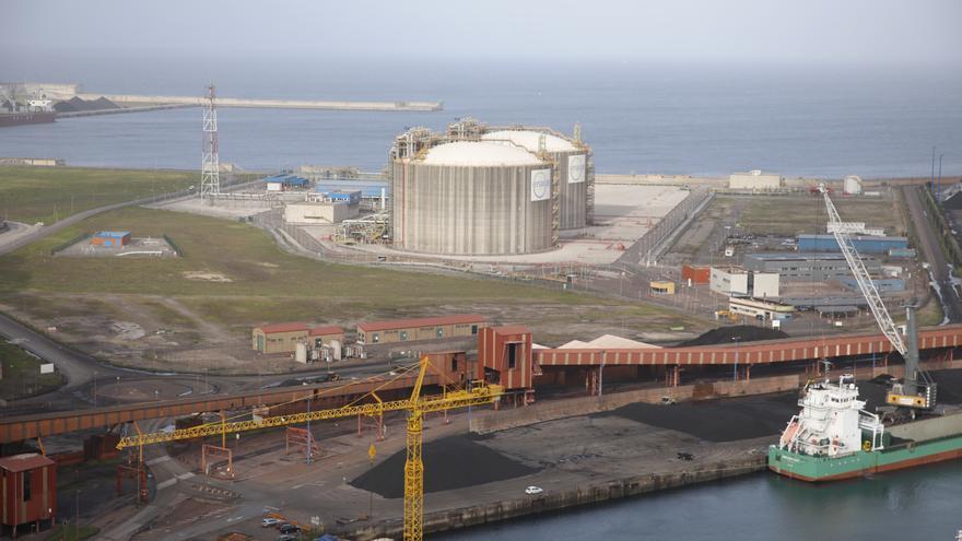 Endesa inicia la carga de metaneros en El Musel con operaciones hoy y en mayo