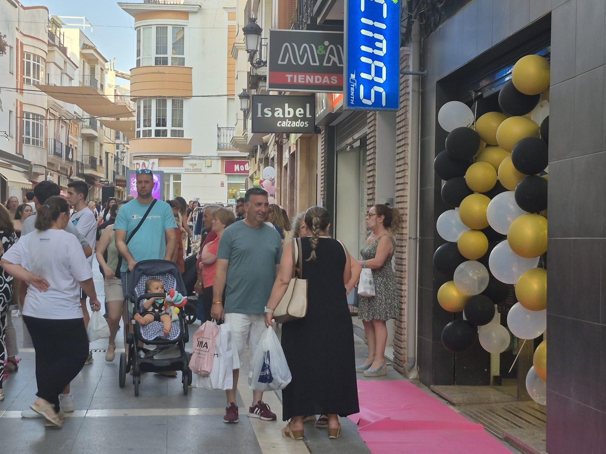 Puente Genil, Cabra y Baena celebran sus 'Noches de compras'