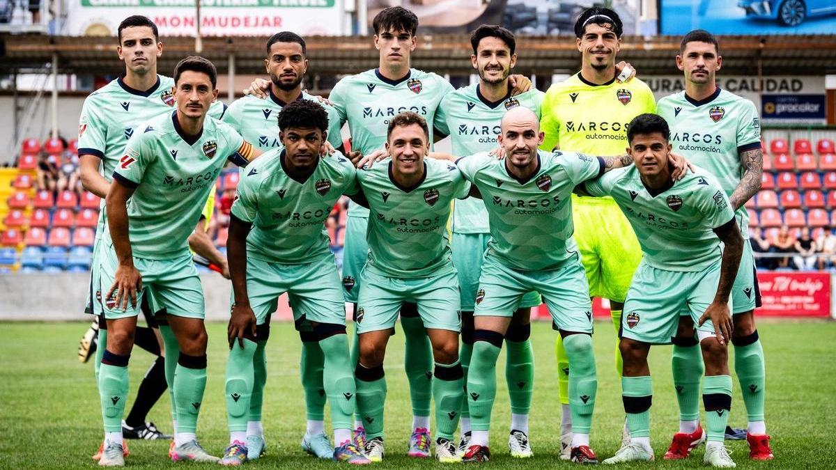El once incial del Levante UD en su partido amistoso ante el CD Teruel