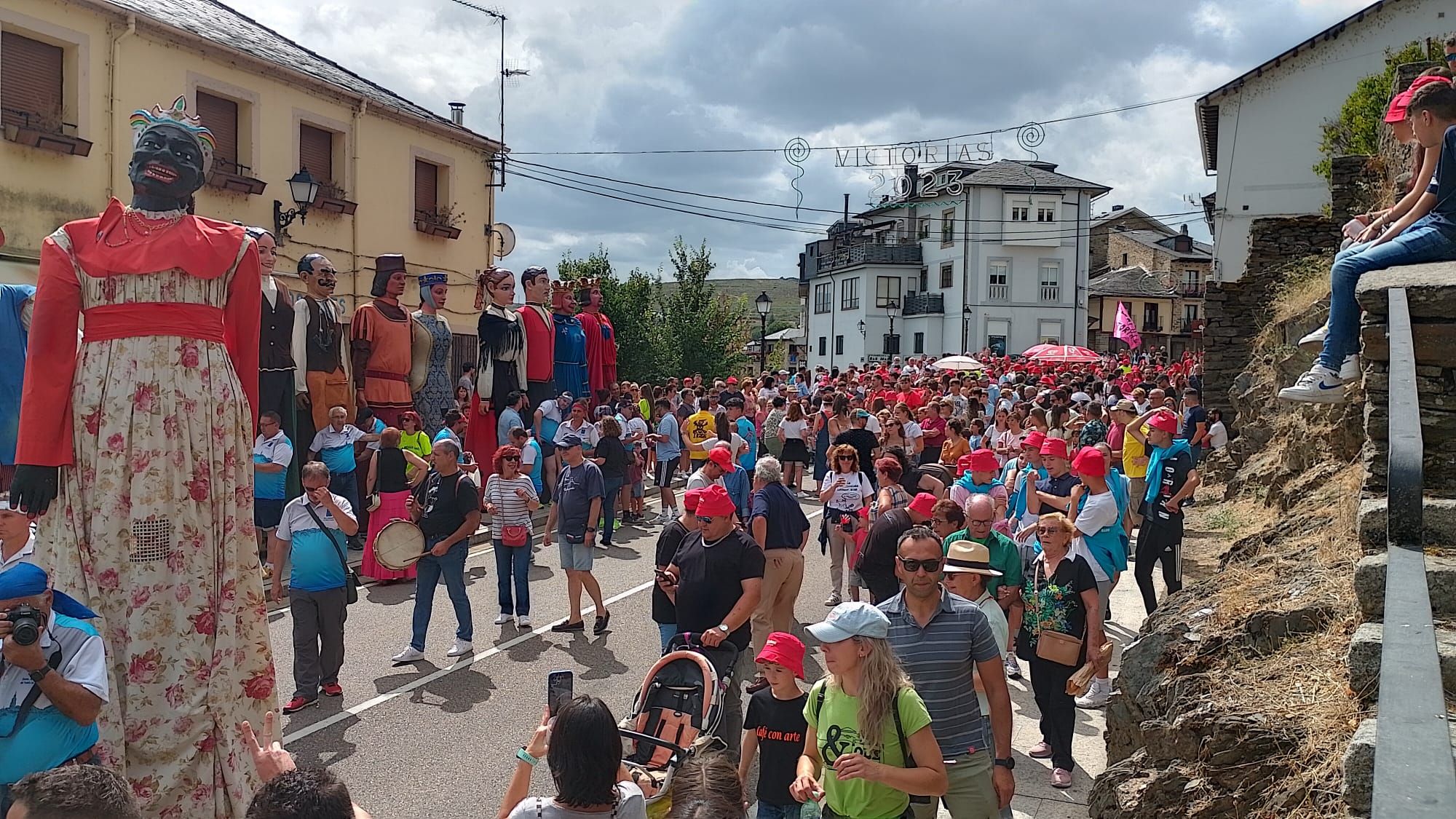 Los Gigantes inundan las calles de Pueblña de Sanabria