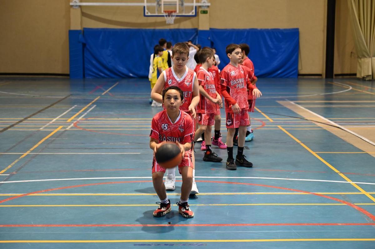 La iniciativa solidaria “Canastas Contra el Cáncer Infantil” de El Campello, en imágenes