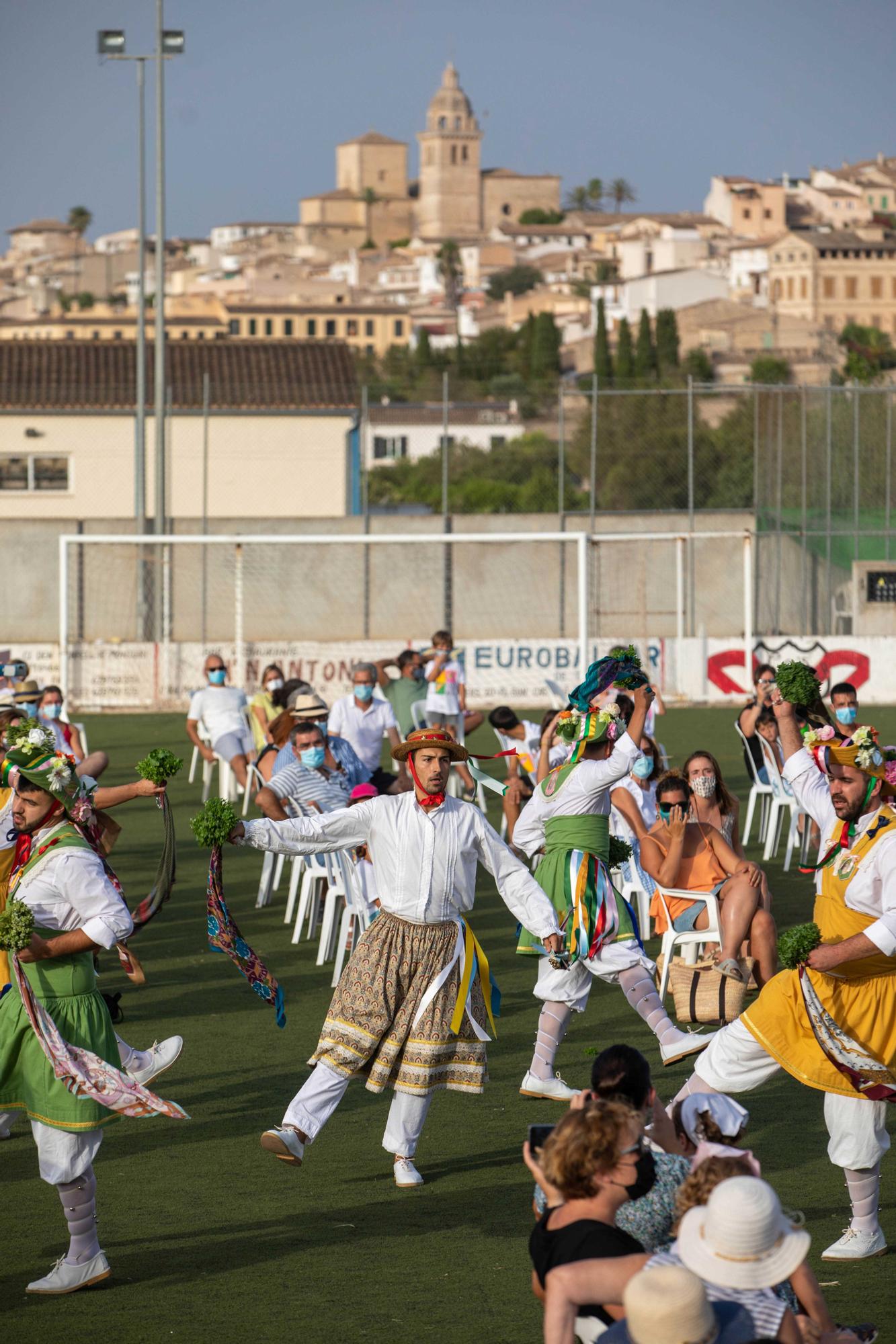 Los 'Cossiers' de Montuïri danzan con el lema: "Facem bulla, però amb seny"