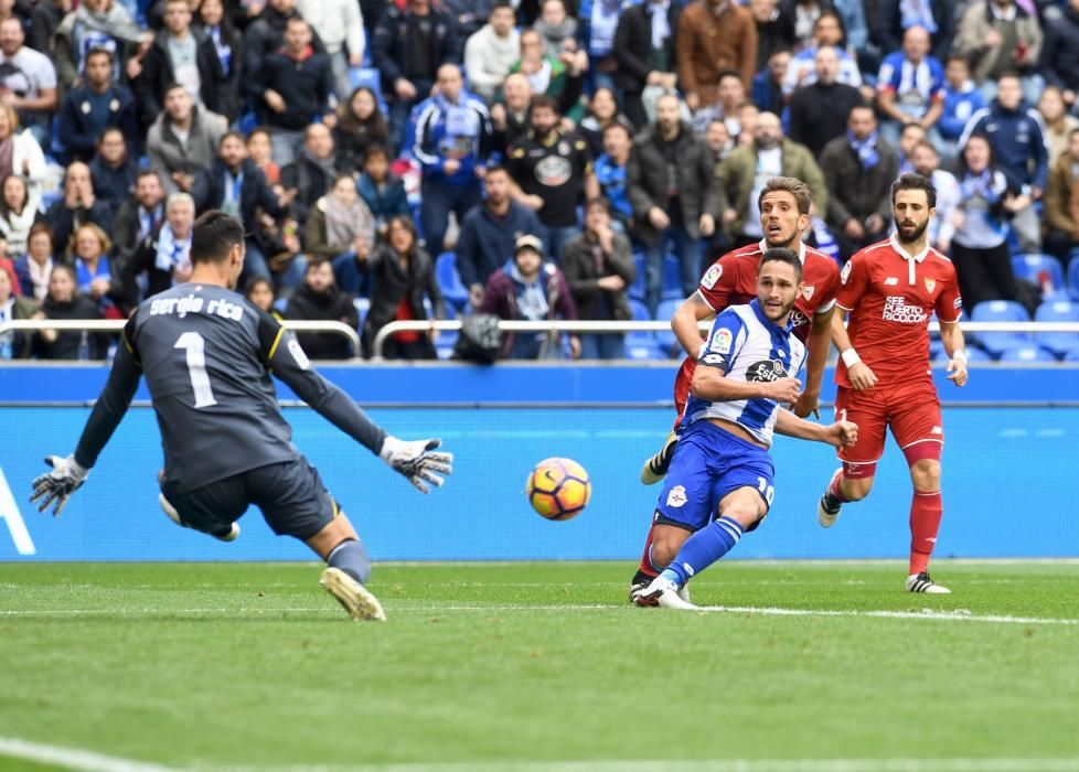 El Dépor cae en el descuento ante el Sevilla