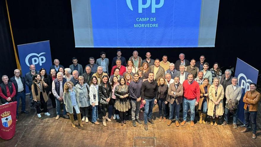 Asistentes a la reunión del PP en Quartell