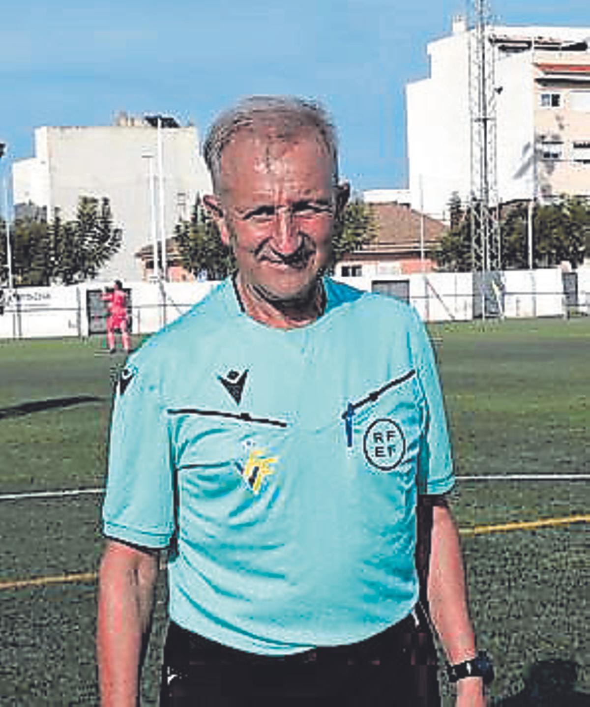 El árbitro Suárez Román.