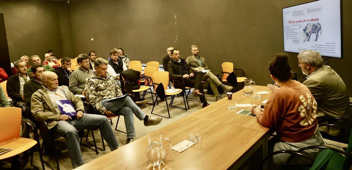 La apertura del I Congreso de control poblacional mediante tiro con arco, ayer, en el Jardín Botánico. | MARCOS LEÓN