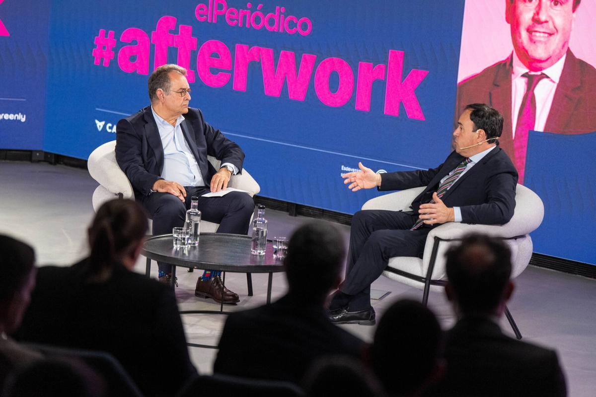 Afterwork en Casa Seat con Juanfran Pérez Llorca, presidente de la Comunitat Valenciana, y Albert Sáez, director de El Periódico, durante un encuentro sobre actualidad política y económica.