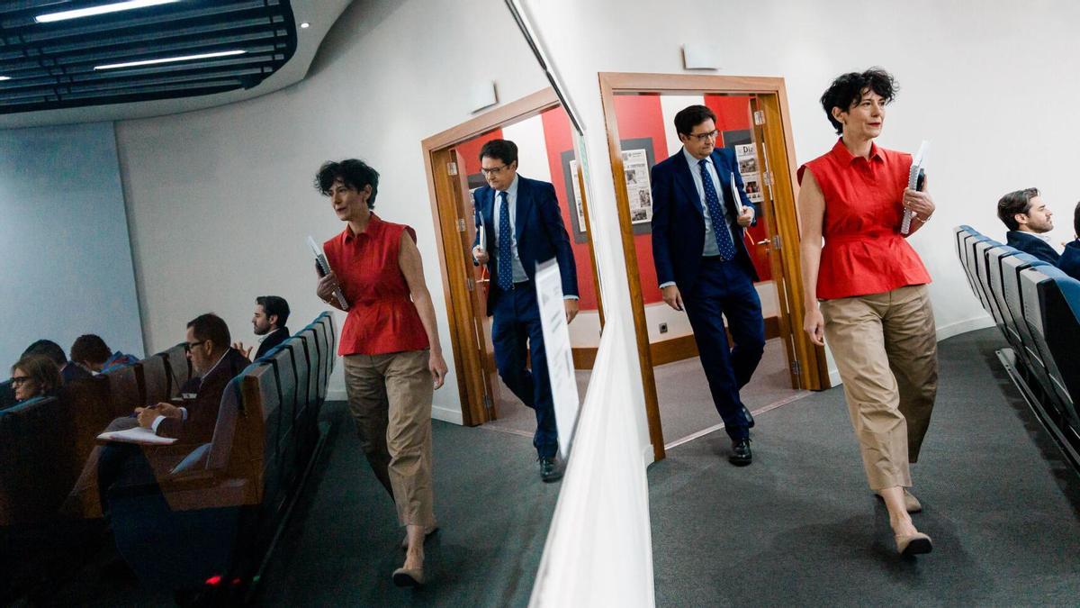 La ministra de Inclusión, Seguridad Social y Migraciones y portavoz del Gobierno, Elma Saiz, y el ministro para la Transformación Digital y de la Función Pública, Óscar López.