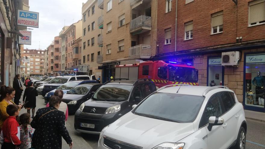 La Policía Nacional de Zamora rescata a un hombre de un incendio en su vivienda