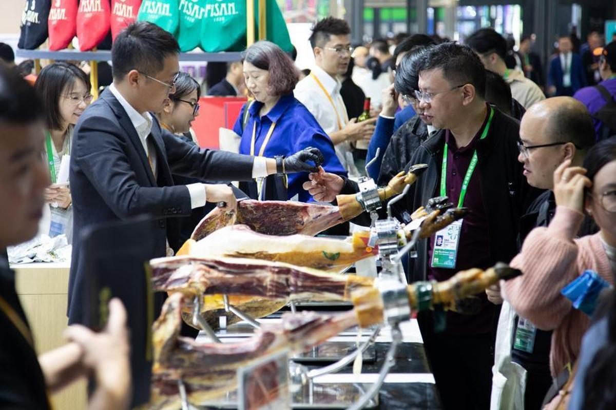 Imagen que muestra los estrechos vínculos económicos entre China y Occidente