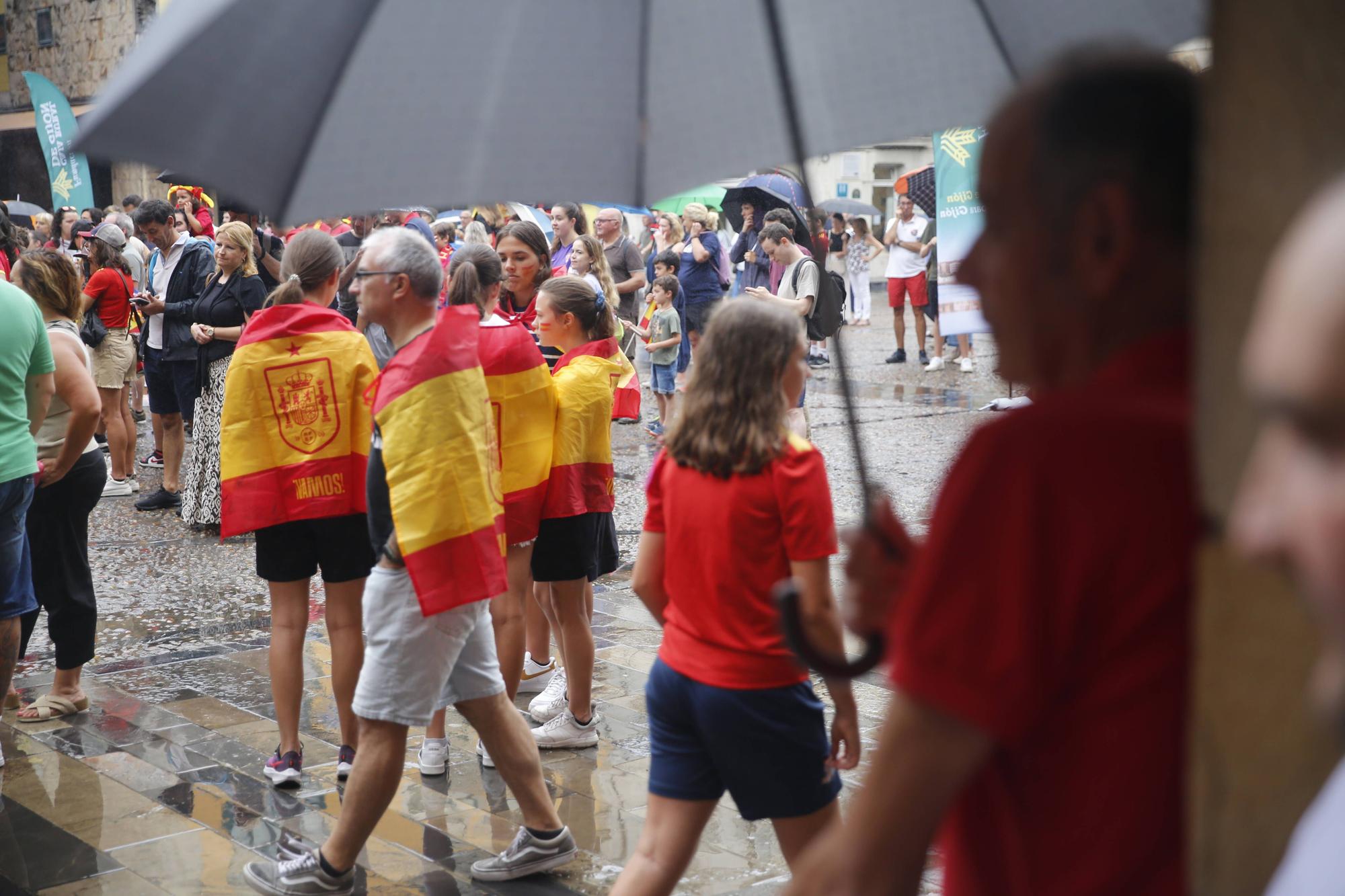 Gijón se vuelca (pese a la lluvia) animando a España en la final del Mundial de fútbol femenino