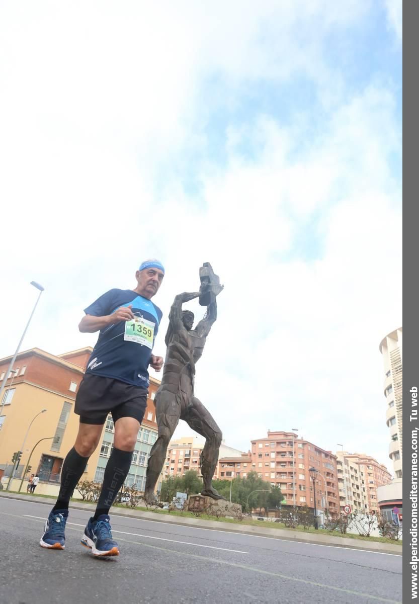 Atletas en el IX Marató BP de Castellón