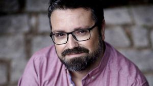 Daniel Iriarte, periodista: "Els radicalismes, siguin d’esquerres o de dretes, sempre menteixen"