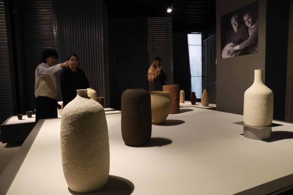 La inauguración de la muestra sobre la cerámica negra de Llamas del Mouro, en imágenes La inauguración de la muestra sobre la cerámica negra de Llamas del Mouro, en imágenes