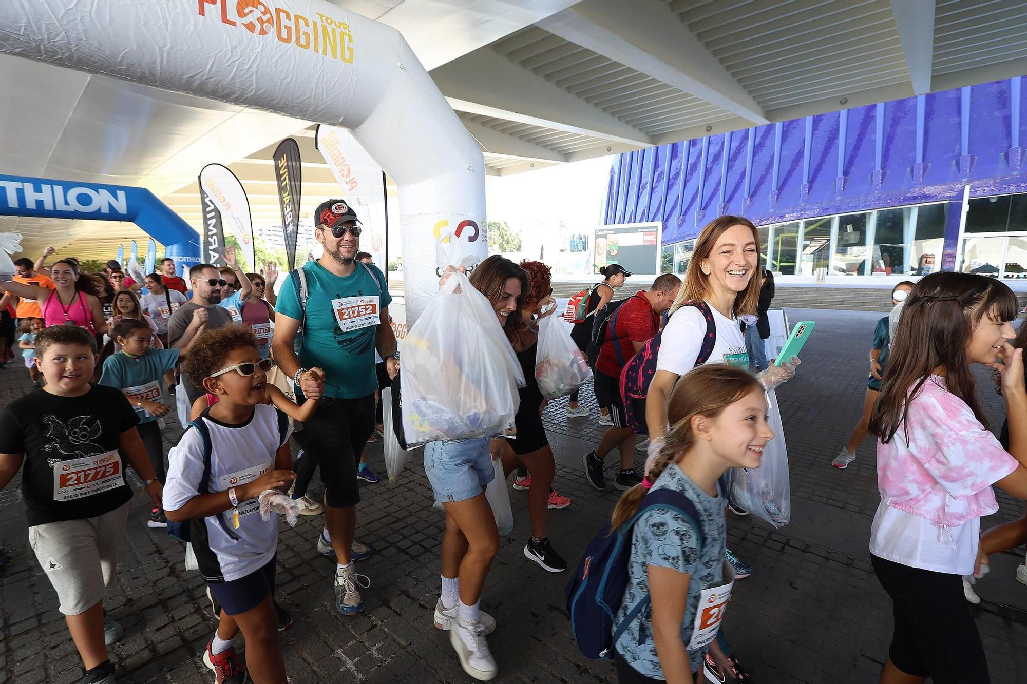 Nationale-Nederlanden Plogging Tour en Valencia que inaugura la Semana Europea del Deporte