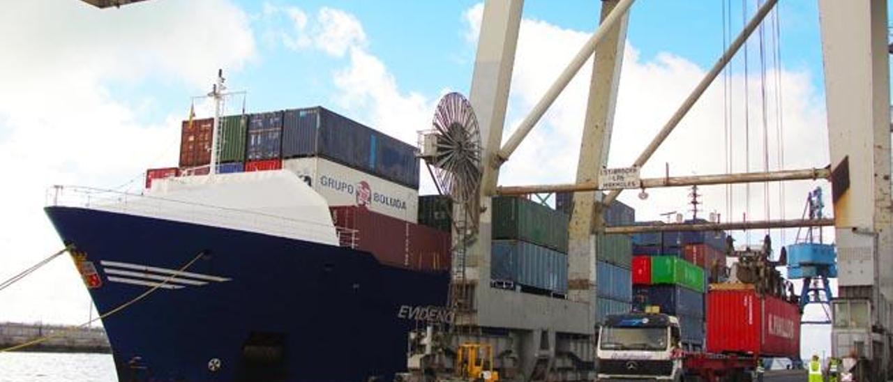 Boluda reanuda la ruta de mercancías de Arrecife con el puerto de Valencia