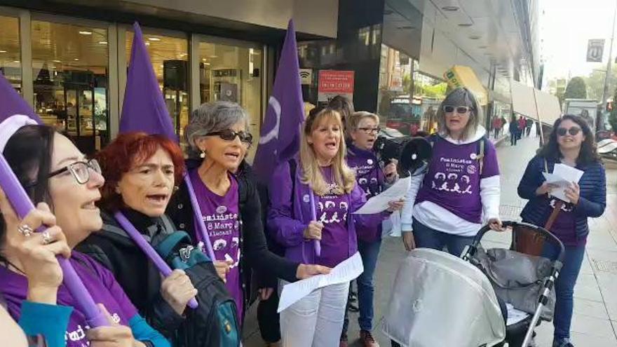 Huelga feminista en Alicante: Las feministas alicantinas del vídeo viral vuelven con una versión del "Bella ciao"