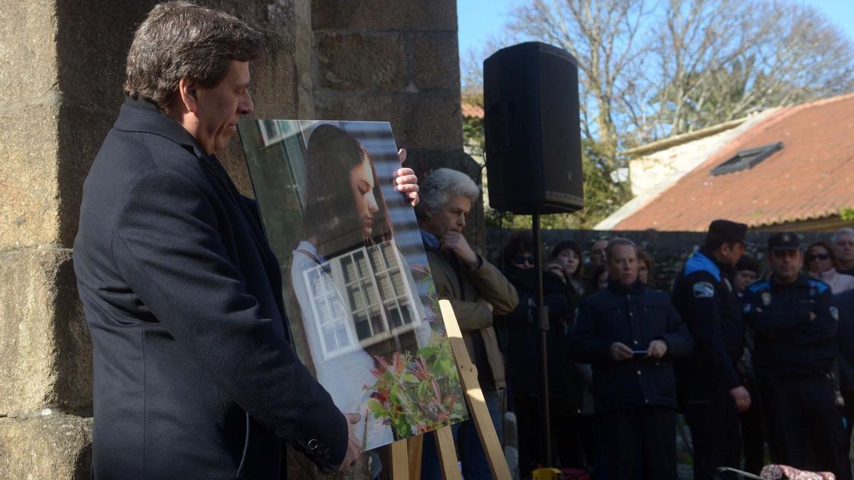 Acto en memoria de Diana Quer en la Iglesia de Santiago en A Pobra do Caramiñal