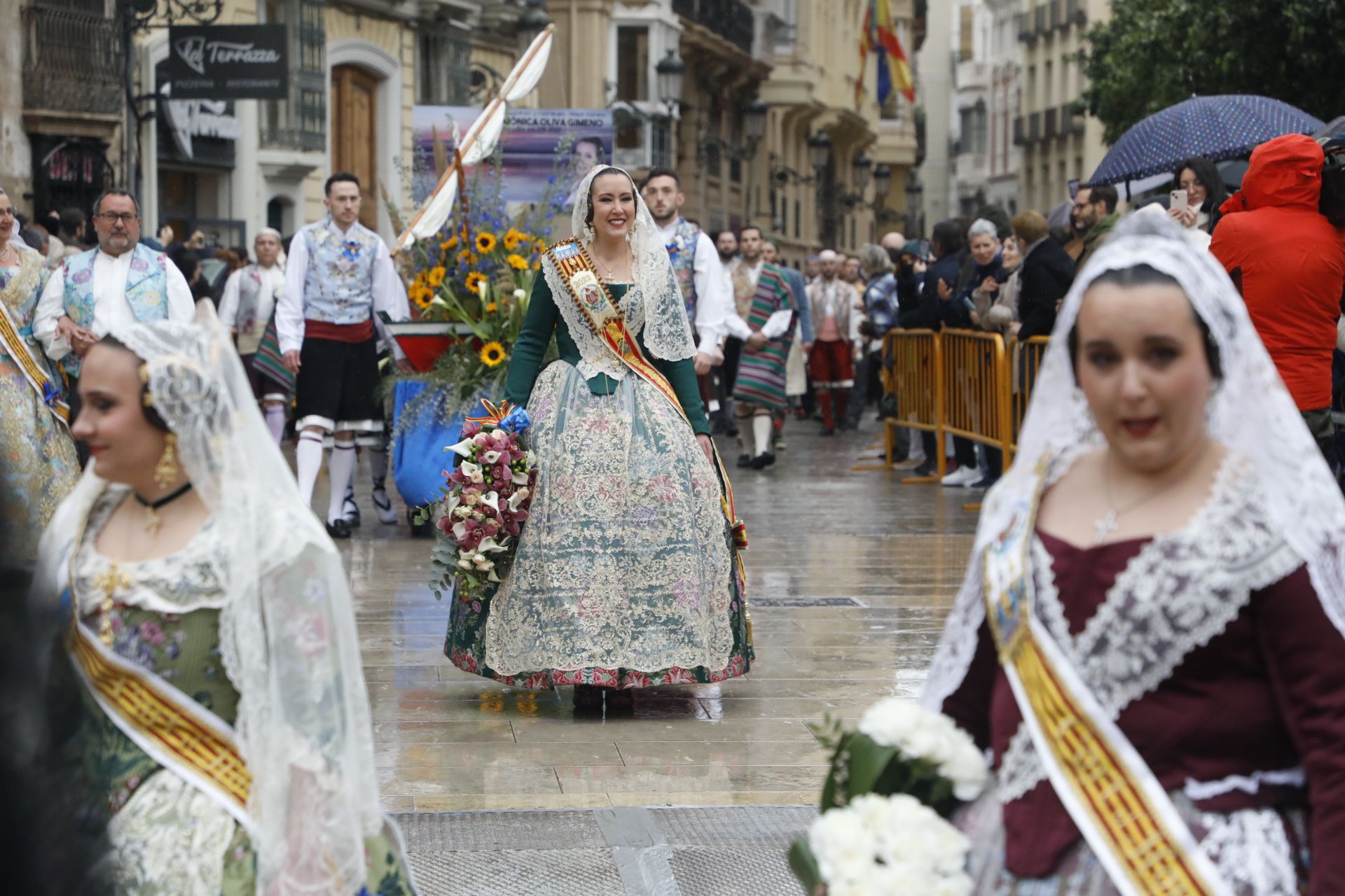 Búscate en el primer día de ofrenda por la calle de Quart (entre las 17:00 a las 18:00 horas)