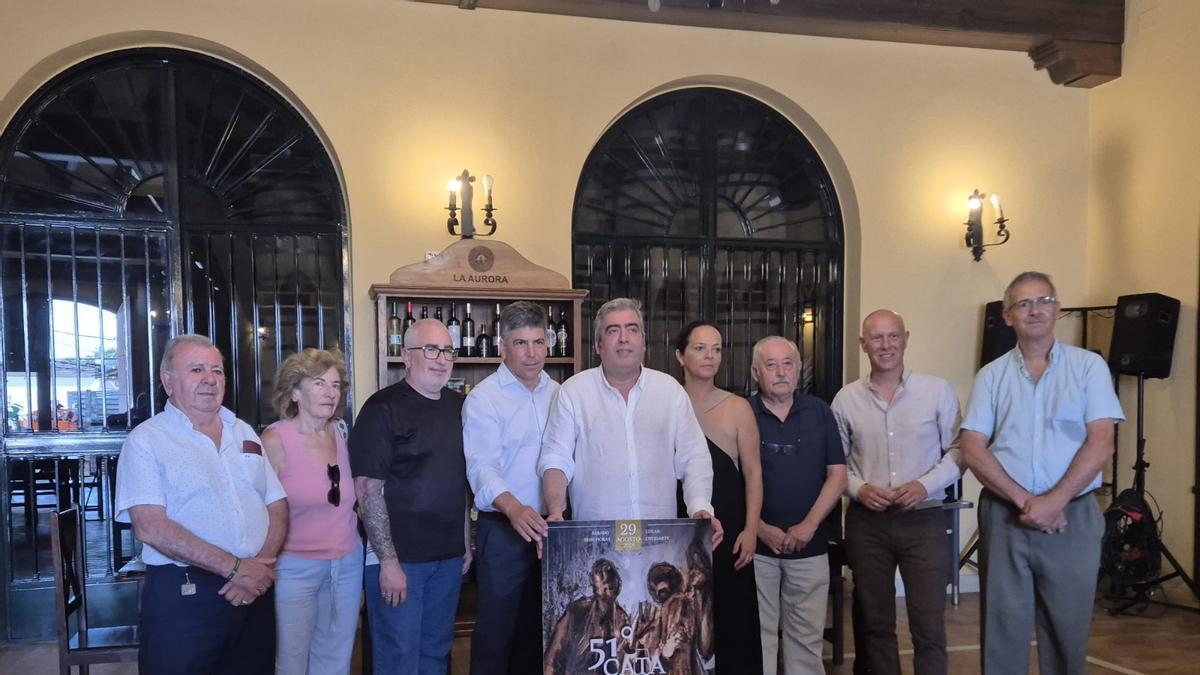 La presentación del cartel ha tenido lugar en las instalaciones de Bodegas La Aurora.