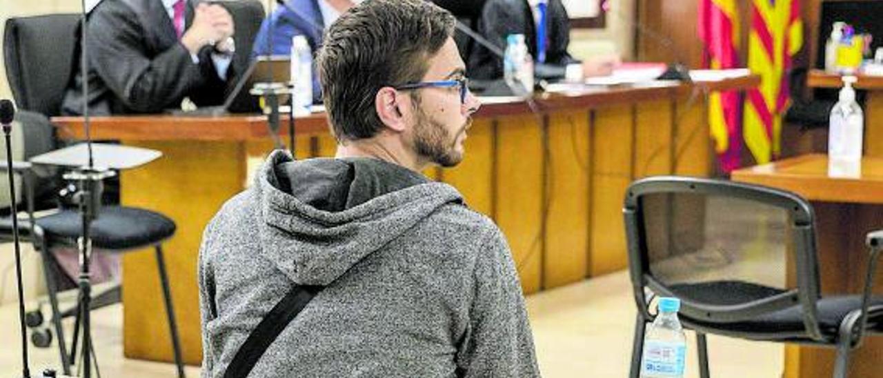 El cuidador de La Bonanova acusado de violar a una anciana, ayer, en el juicio.