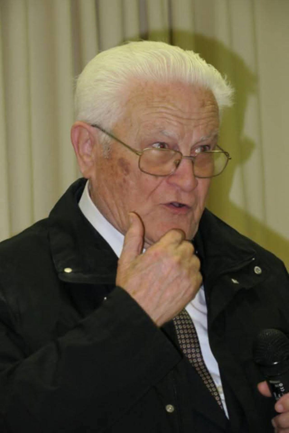 Fotografía de archivo del hermano marista José Pérez en un acto en el colegio Maristas de Badajoz.
