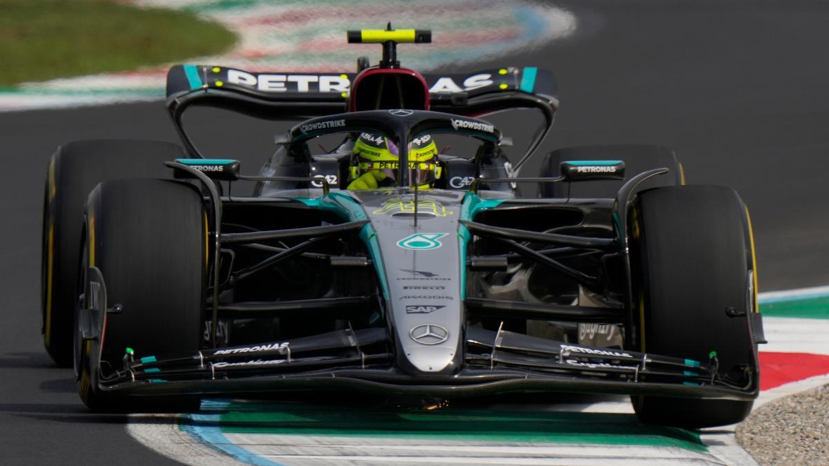 Lewis Hamilton , penalizado por cambiar motor