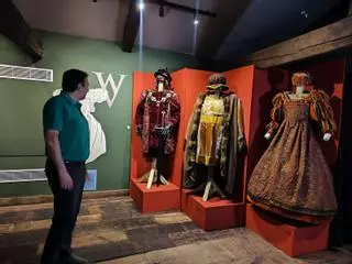 La renovada exposición de Carlos V, atractivo del verano maliayés