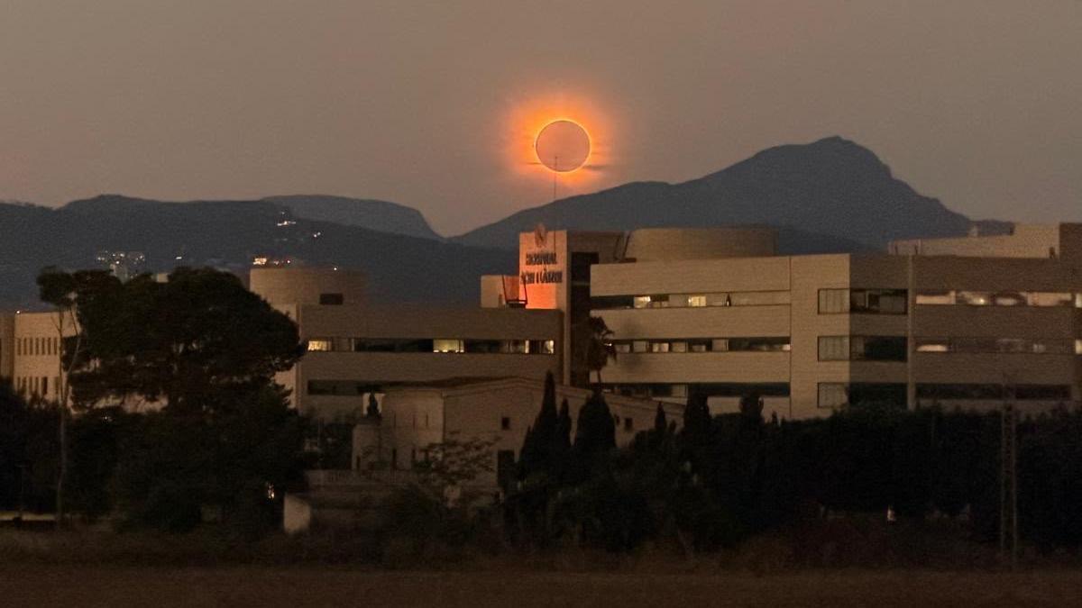 El eclipse total de sol justo encima del hospital Son Llàtzer.