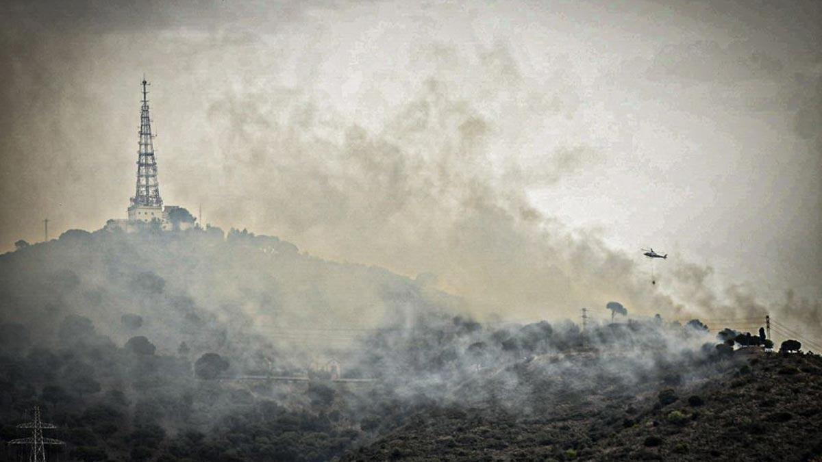 Los bomberos controlan el incendio en Sant Pere Màrtir, en Barcelona