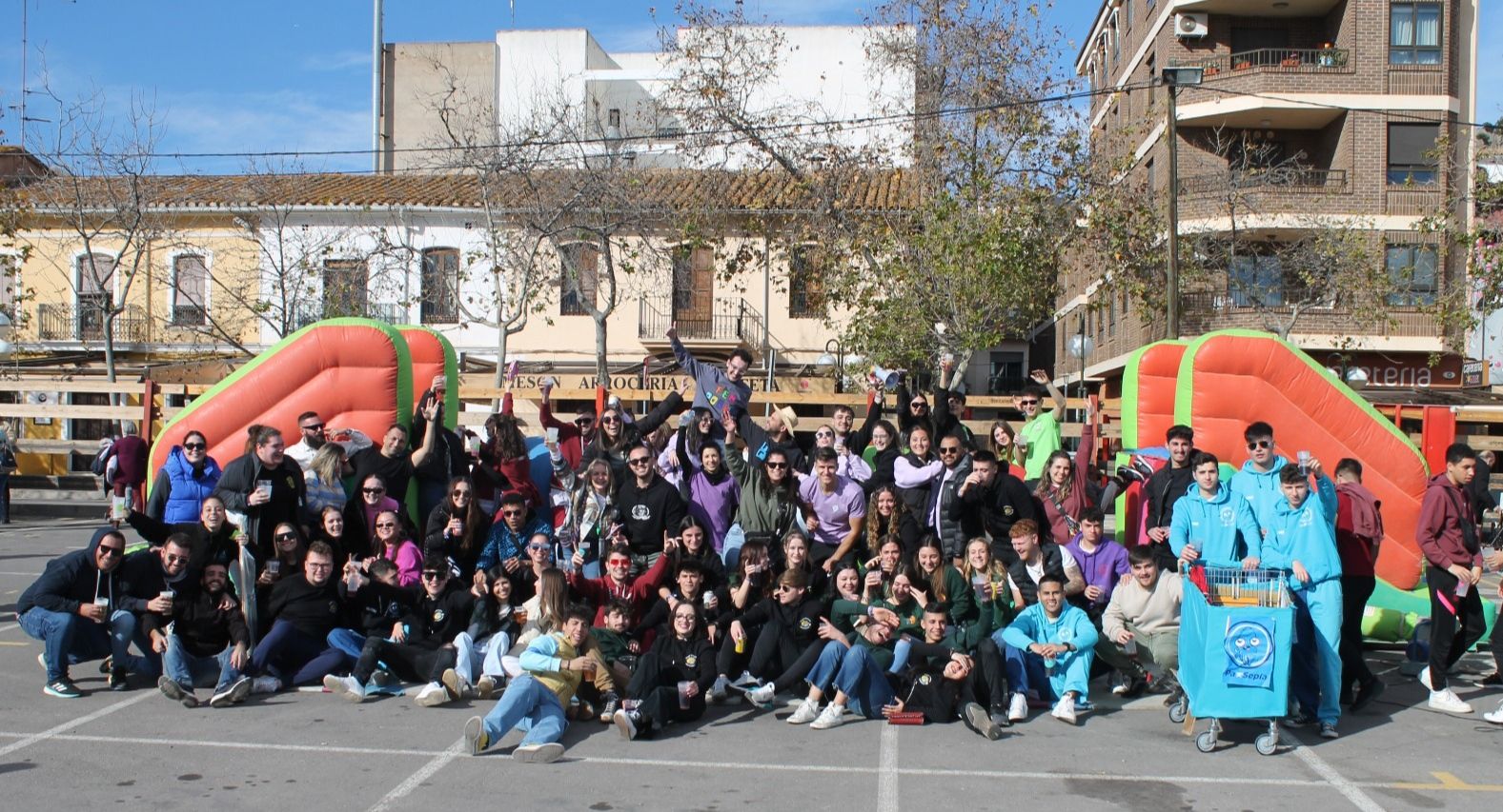 El Día de Peñas y el desfile infantil de disfraces de las fiestas de Benicàssim, en imágenes