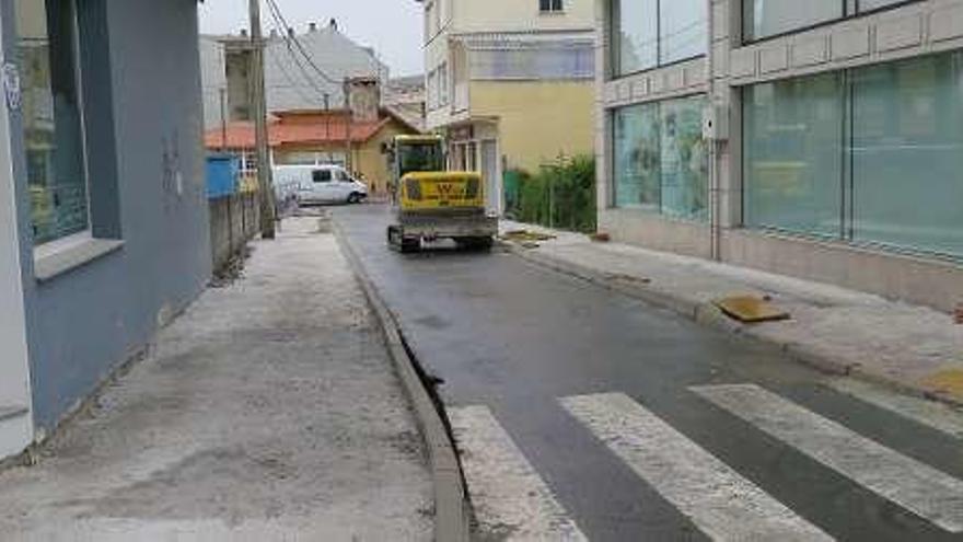 La obra de las calles Lugo y Carballo se extiende a la avenida de Fisterra