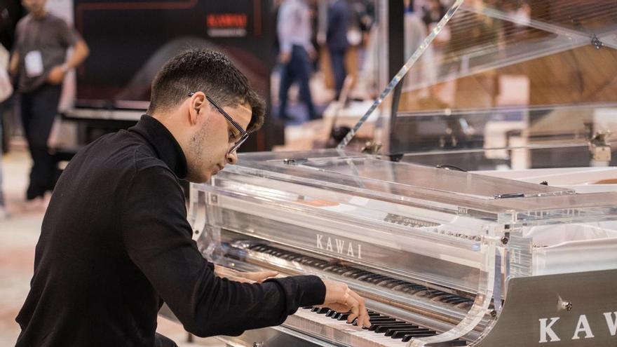 Sergio de Miguel, «prodigio» vigués del piano, se abre paso en Hollywood y publica nuevo disco: «Todos los temas tienen influencia gallega»