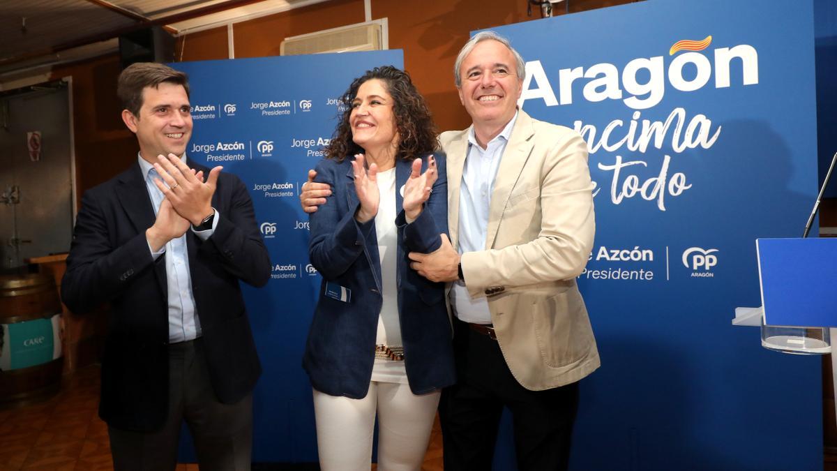 La próxima alcaldesa de Cuarte, Elena Lacalle (PP), junto a Jorge Azcón y Ramón Celma.