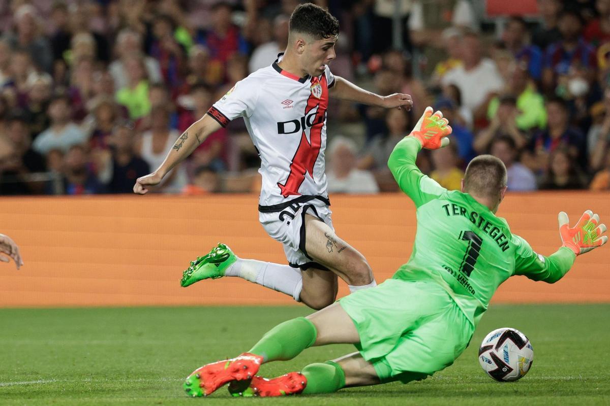 Barcelona’s goalkeeper Marc-Andre ter Stegen (R) in action against Rayo’s striker Sergio Camello (L) during their Spanish LaLiga soccer match between FC Barcelona and Rayo Vallecano at Spotify Camp Nou stadium in Barcelona, Catalonia, Spain, 13 August 2022. EFE/ Quique Garcia