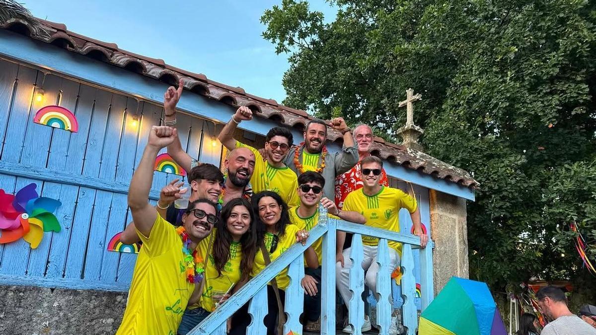 Miembros del Club Sisán durante la fiesta Atardecer Solidario en la Quinta de San Amaro.