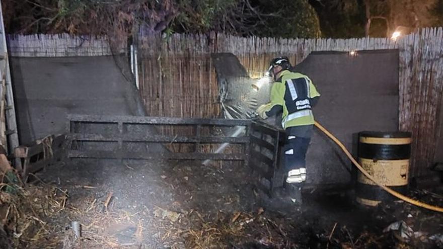 Incendio en una zona con compostaje en Santa Eulària
