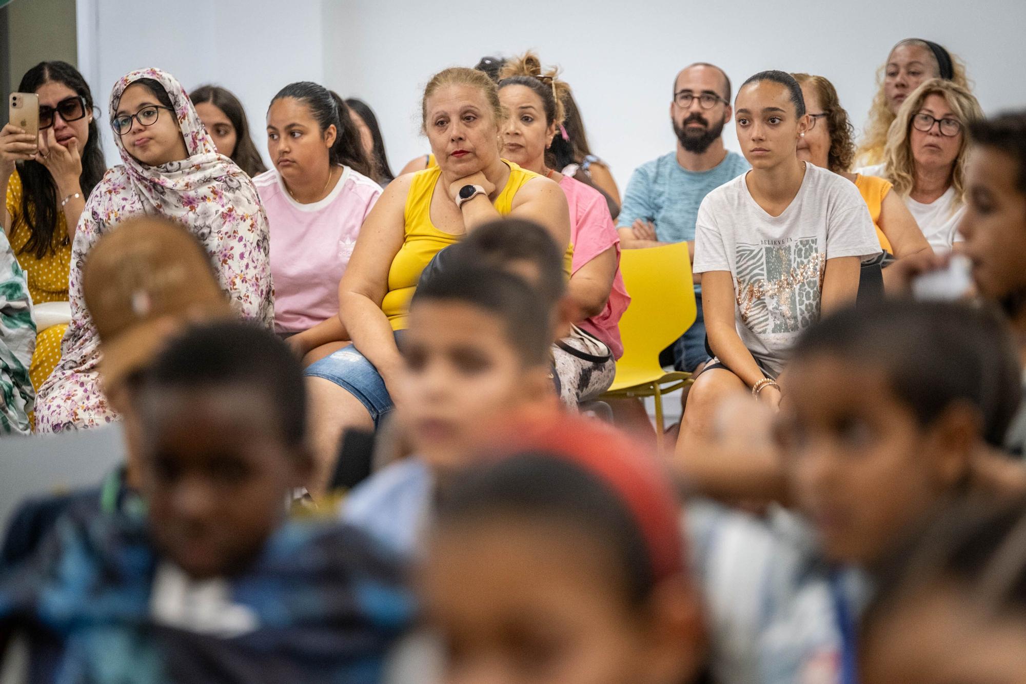 Llegada de los niños saharauis a Tenerife por el programa Vacaciones en Paz