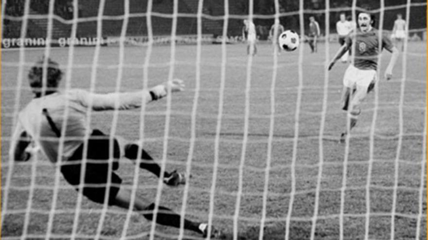 Panenka: el penalti más famoso de la historia cumple 40 años