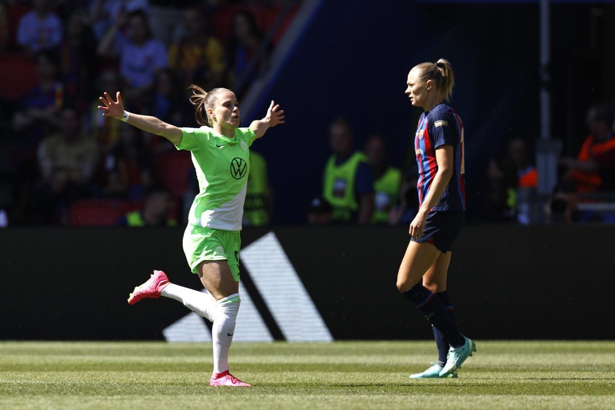 Eindhoven (Netherlands), 03/06/2023.- Ewa Pajor of VfL Wolfsburg celebrates the opening goal during the UEFA Women’s Champions League Final between FC Barcelona and VfL Wolfsburg in Eindhoven, Netherlands, 03 June 2023. (Liga de Campeones, Países Bajos; Holanda) EFE/EPA/MAURICE VAN STEEN