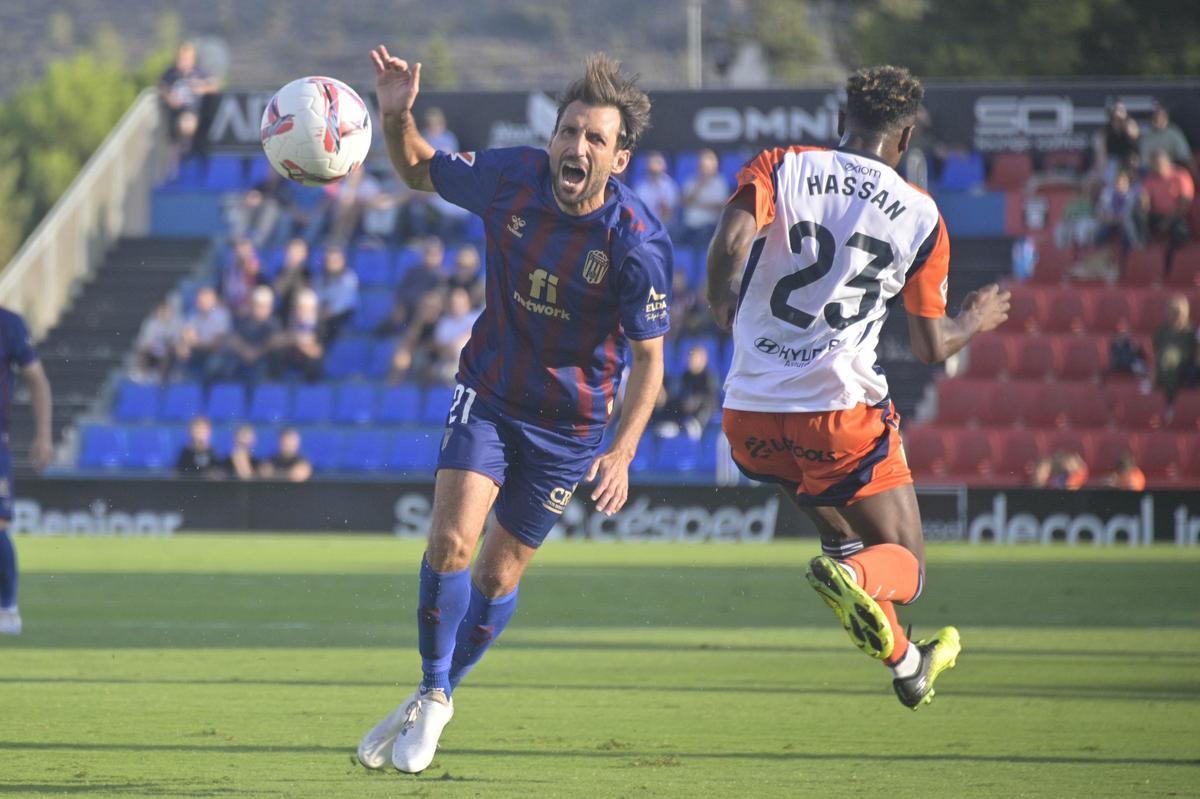 Eldense-Oviedo: El Eldense se diluye pero vuelve a sumar