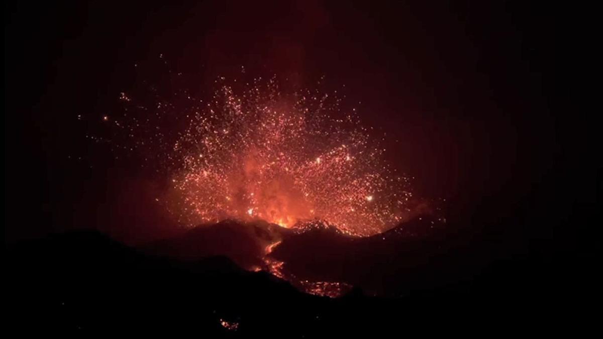 Explosiones en la quinta noche de erupción del volcán de La Palma