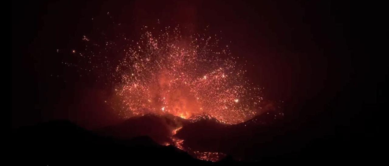 Explosiones en la quinta noche de erupción del volcán de La Palma