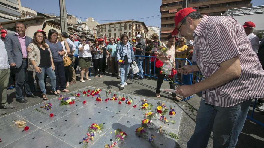 Imagen del homenaje a las víctimas del bombardeo del Mercado, el pasado año