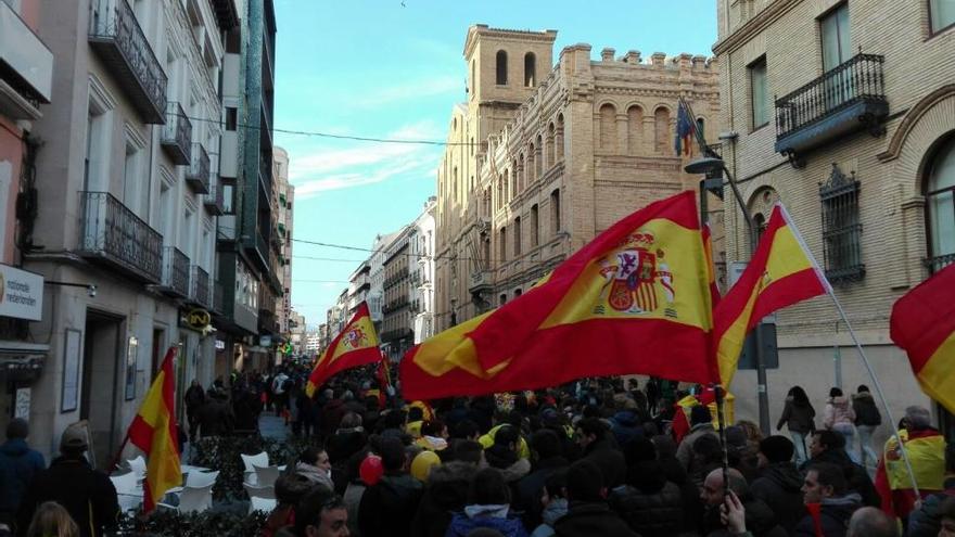 Un millar de personas reclaman la equiparación salarial para policía y guardias civiles en Huesca